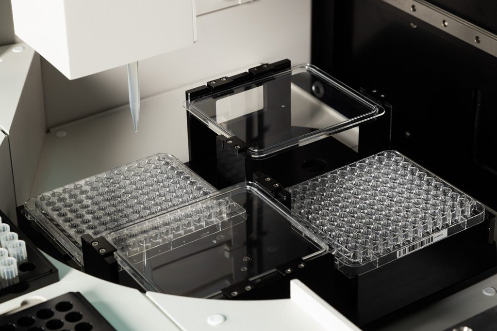 全自動(dòng)微生物鑒定藥敏分析儀：現(xiàn)代臨床檢驗(yàn)的得力助手